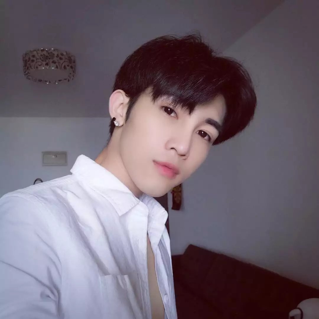 赫连婷友玲