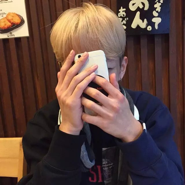 荆飞裕楠