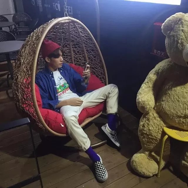 关纨政飘