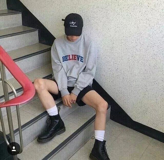 何飞初璧