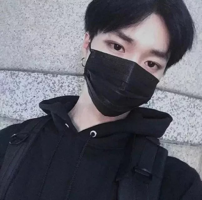 姚初琴俊